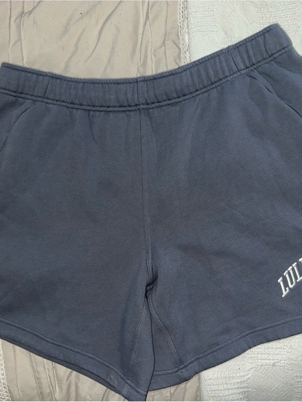 Lululemon Scuba oversize  short 7” MR Women XL Gray Fleece Pockets Elastic Waist